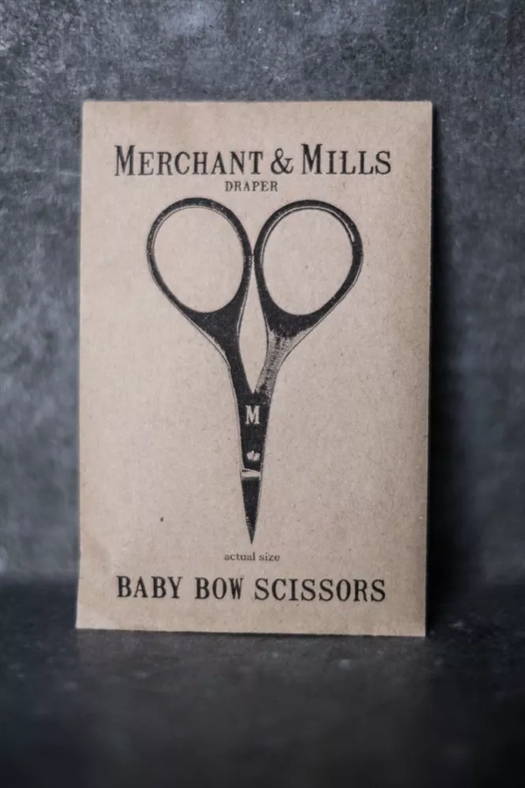 BABY BOW SAKS fra Merchant & Mills